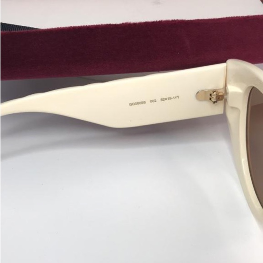GUCCI GG0809S 002 cat eye sunglass comes in a ivory frame with brown lenses. - Picture 11 of 15